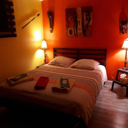 Chez Patricia & Denis Bed & Breakfast Flassans-sur-Issole Bagian luar foto