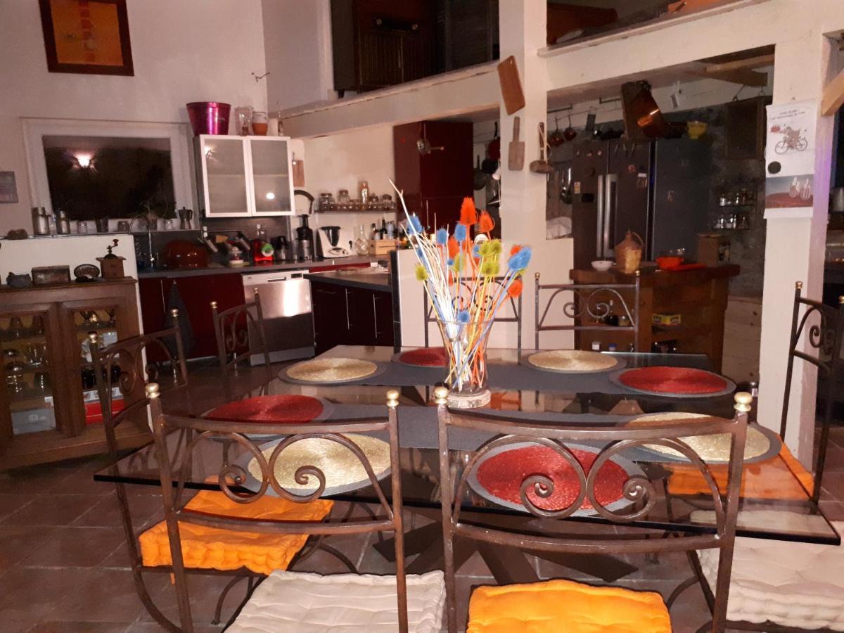 Chez Patricia & Denis Bed & Breakfast Flassans-sur-Issole Bagian luar foto